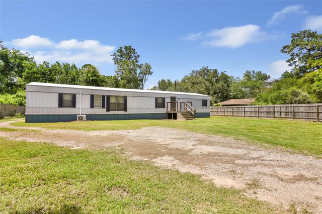 104 W Lawrence Street, Dayton, TX 77535