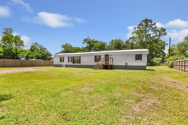 104 W Lawrence Street, Dayton, TX 77535