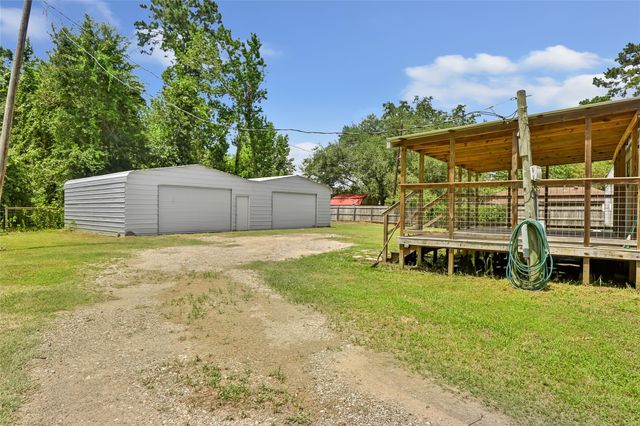 104 W Lawrence Street, Dayton, TX 77535