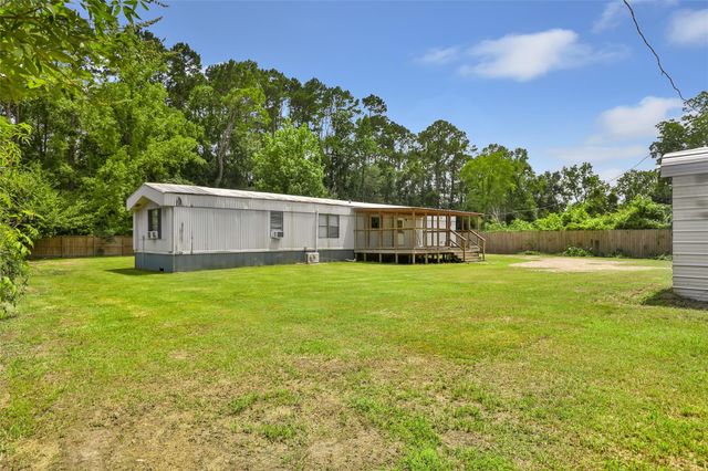104 W Lawrence Street, Dayton, TX 77535