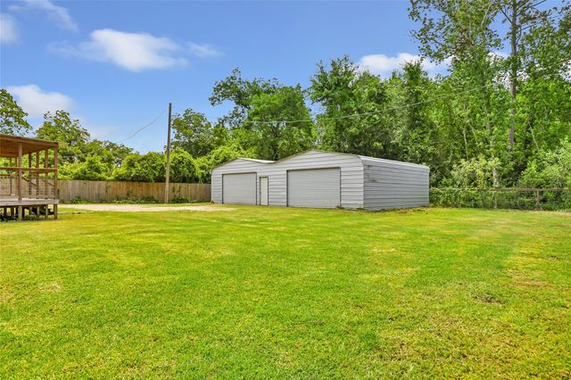 104 W Lawrence Street, Dayton, TX 77535