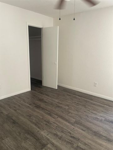 2629 N Camp Circle A, La Marque, TX 77568