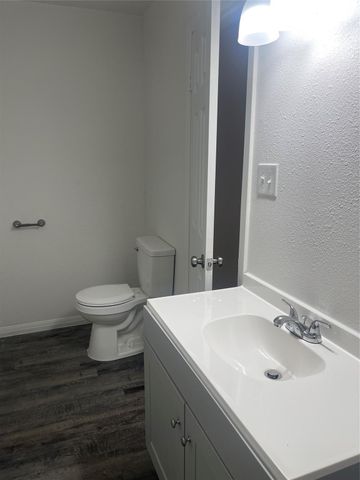 2629 N Camp Circle A, La Marque, TX 77568