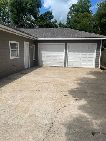 2629 N Camp Circle A, La Marque, TX 77568
