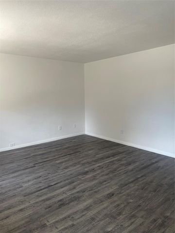 2629 N Camp Circle A, La Marque, TX 77568
