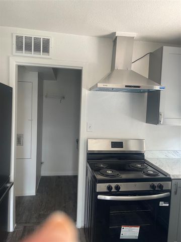 2629 N Camp Circle A, La Marque, TX 77568