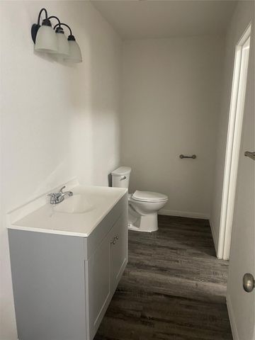 2629 N Camp Circle A, La Marque, TX 77568