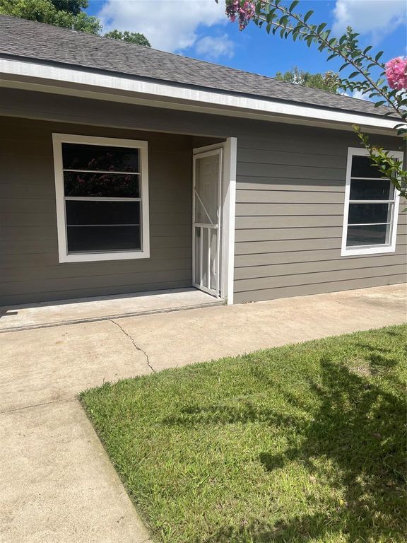 2629 N Camp Circle A, La Marque, TX 77568