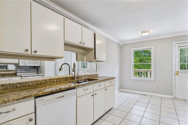18 Park Village Lane B, Greensboro, NC 27455