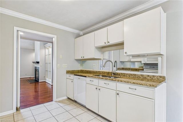 18 Park Village Lane B, Greensboro, NC 27455