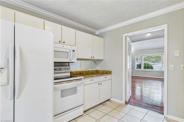 18 Park Village Lane B, Greensboro, NC 27455