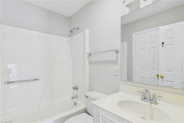 18 Park Village Lane B, Greensboro, NC 27455