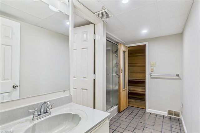 18 Park Village Lane B, Greensboro, NC 27455