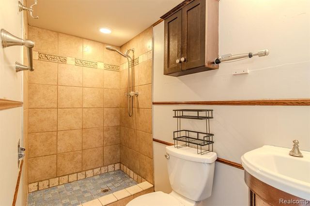 20625 Elizabeth Street, Saint Clair Shores, MI 48080