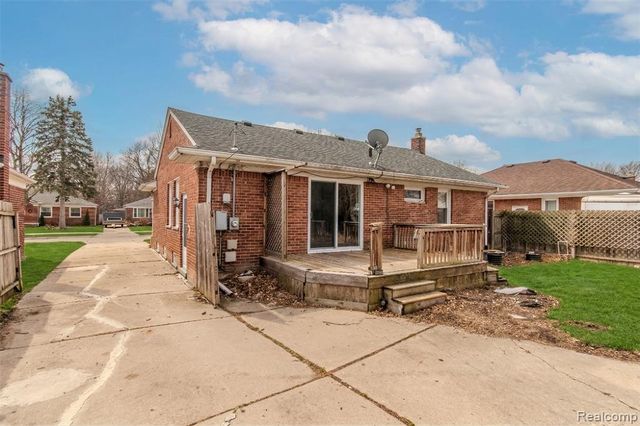 20625 Elizabeth Street, Saint Clair Shores, MI 48080