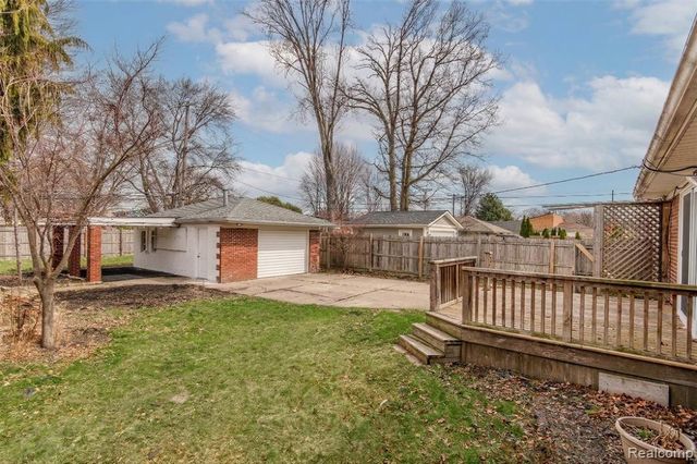 20625 Elizabeth Street, Saint Clair Shores, MI 48080