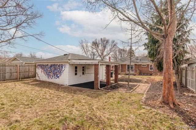 20625 Elizabeth Street, Saint Clair Shores, MI 48080