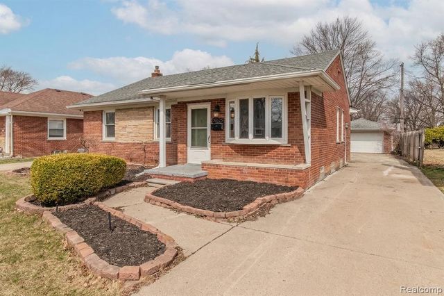 20625 Elizabeth Street, Saint Clair Shores, MI 48080