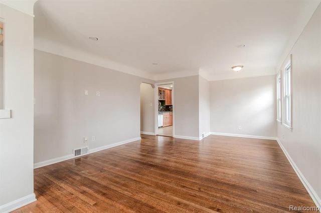 20625 Elizabeth Street, Saint Clair Shores, MI 48080