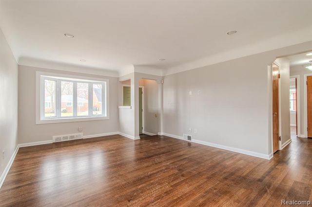 20625 Elizabeth Street, Saint Clair Shores, MI 48080