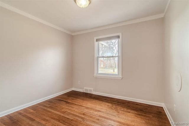 20625 Elizabeth Street, Saint Clair Shores, MI 48080