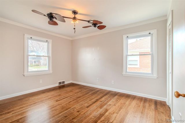 20625 Elizabeth Street, Saint Clair Shores, MI 48080