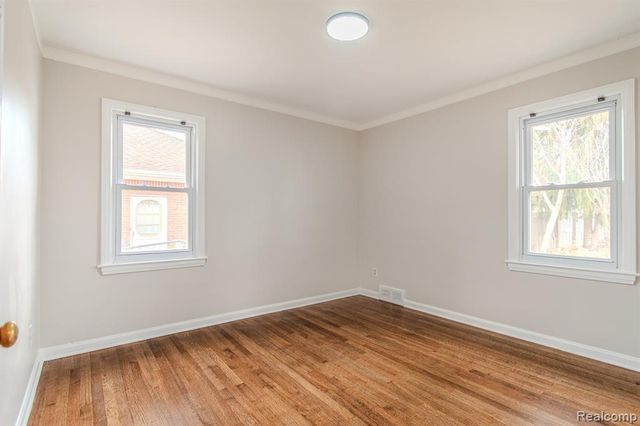 20625 Elizabeth Street, Saint Clair Shores, MI 48080