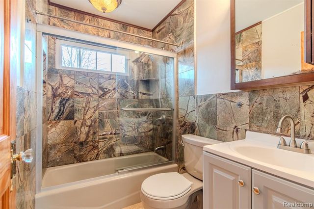 20625 Elizabeth Street, Saint Clair Shores, MI 48080