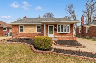 20625 Elizabeth Street, Saint Clair Shores, MI 48080