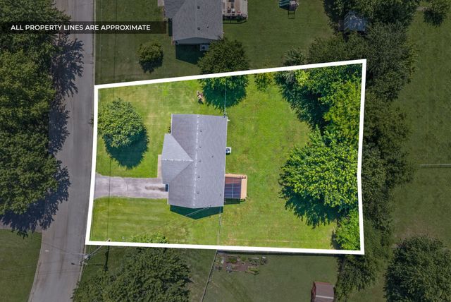 932 Linda Dr, Oak Grove, KY 42262