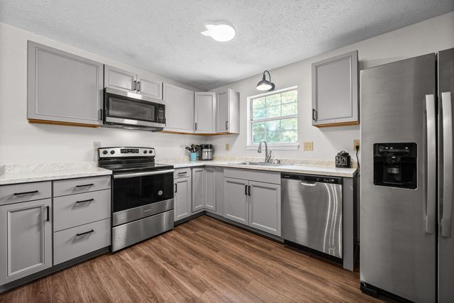 932 Linda Dr, Oak Grove, KY 42262