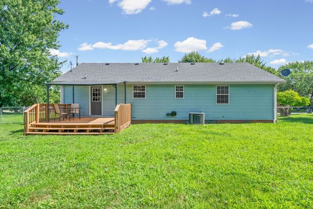 932 Linda Dr, Oak Grove, KY 42262