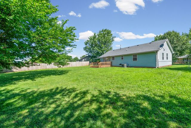 932 Linda Dr, Oak Grove, KY 42262