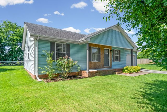932 Linda Dr, Oak Grove, KY 42262