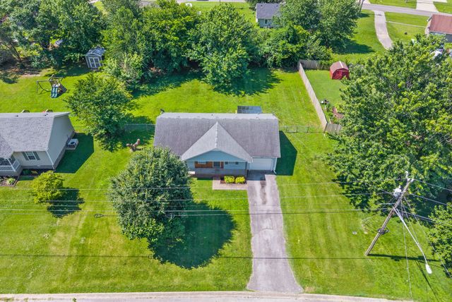 932 Linda Dr, Oak Grove, KY 42262