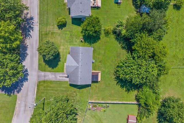 932 Linda Dr, Oak Grove, KY 42262