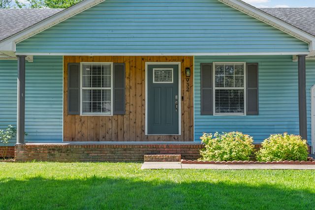 932 Linda Dr, Oak Grove, KY 42262