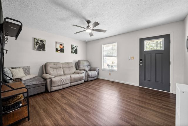932 Linda Dr, Oak Grove, KY 42262