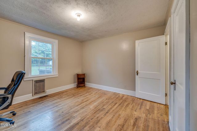 1837 Holston Drive, Bristol, TN 37620