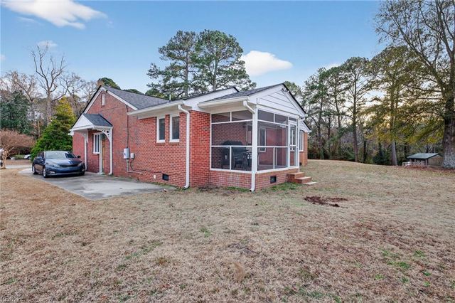 1529 Moores Point RD, Suffolk, VA 23436