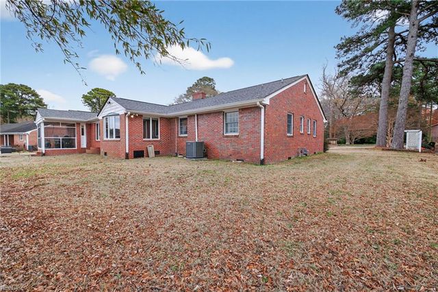 1529 Moores Point RD, Suffolk, VA 23436