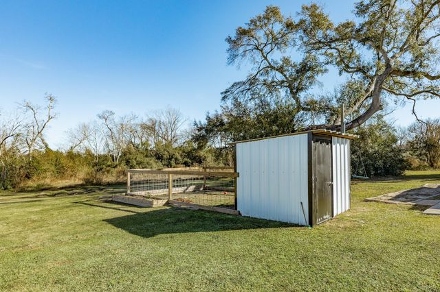 5359 County Road 397, Alvin, TX 77578