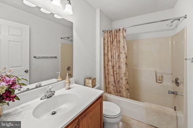 8 GANDER CT, Sicklerville, NJ 08081