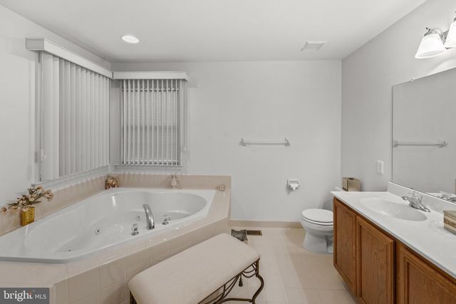 8 GANDER CT, Sicklerville, NJ 08081