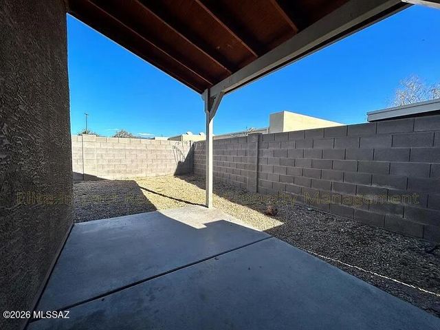 1037 S Speckled Stone Way, Tucson, AZ 85710