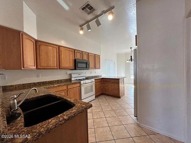 1037 S Speckled Stone Way, Tucson, AZ 85710
