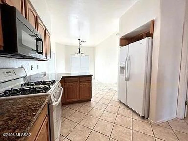 1037 S Speckled Stone Way, Tucson, AZ 85710