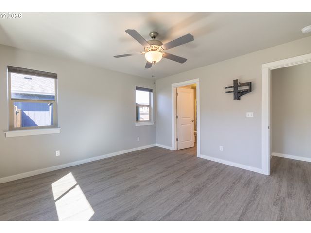 160 BRAXTON Ct, Roseburg, OR 97471