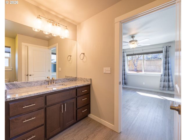 160 BRAXTON Ct, Roseburg, OR 97471