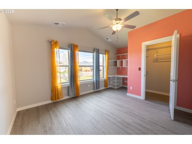 160 BRAXTON Ct, Roseburg, OR 97471